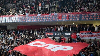 CHP İzmir Milletvekilleri Mahir Polat ve Rıfat Nalbantoğlu, olağanüstü kurultay