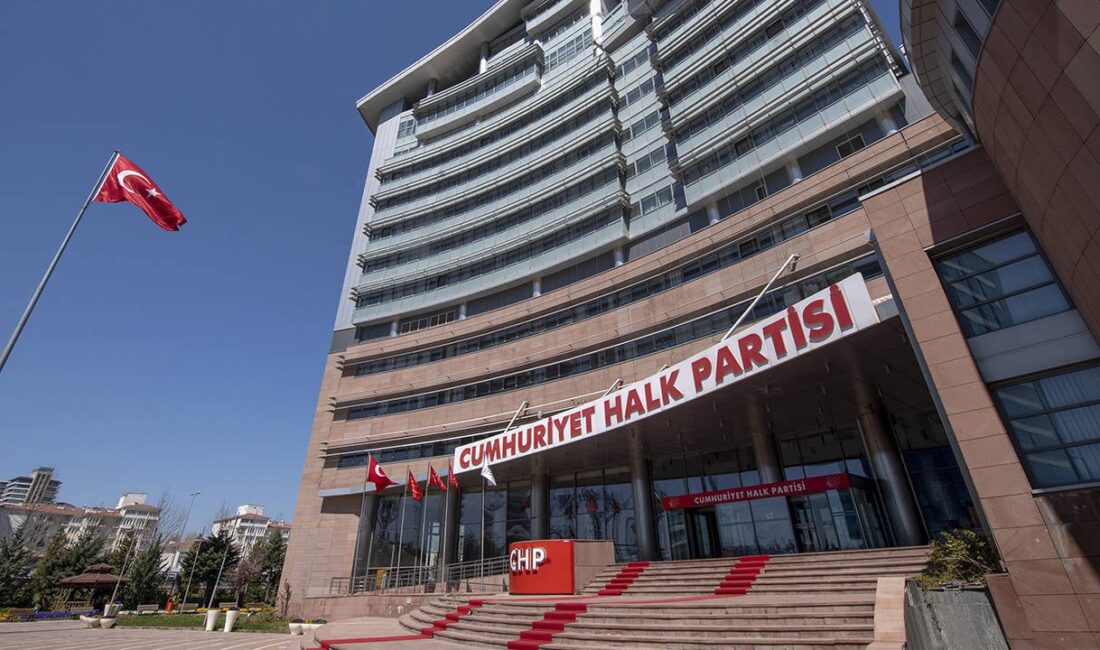 CHP'nin 21'inci Olağanüstü Kurultayı'nda Genel Başkan Özgür Özel'in anahtar listesi