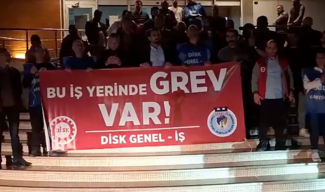 İzmir'in Çiğli ilçesinde belediye işçileri toplu iş sözleşmesi görüşmelerinde anlaşma