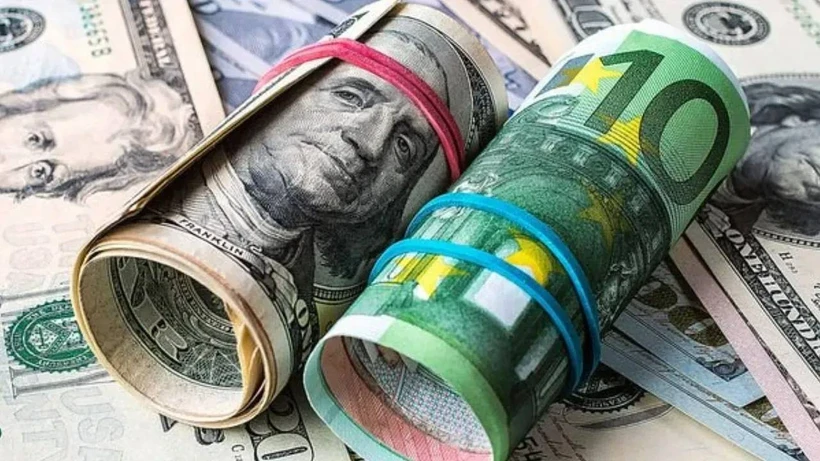 Döviz piyasalarında hareketlilik sürerken, Türk Lirası karşısında dolar ve euro