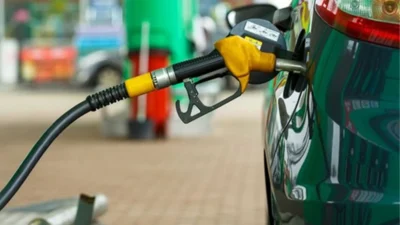 Akaryakıt fiyatlarında hareketli günler yaşanıyor. Motorine yapılan 2,64 TL'lik indirim