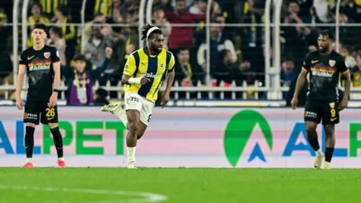 Trendyol Süper Lig'in 32. haftasında şampiyonluk mücadelesi veren Fenerbahçe sahasında