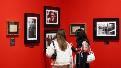 İlk kez 2023 yılında Folkart Gallery’de ziyarete açılan “Karanlıkta Akan