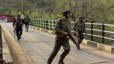 Himalayalar yakınındaki Pahalgam kentinde düzenlenen silahlı saldırıda en az 24