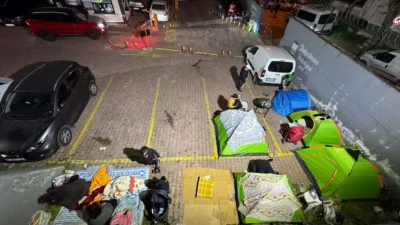 Marmara Denizi'nde meydana gelen 6.2 büyüklüğündeki depremin ardından binlerce İstanbullu