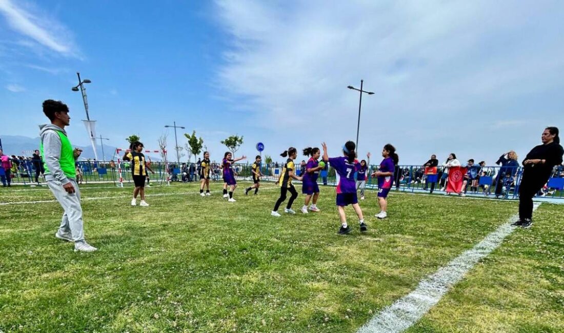 İzmir Büyükşehir Belediyesi’nin tüm haftaya yaydığı 23 Nisan Ulusal Egemenlik
