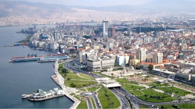 İzmir, Türkiye'nin deprem riski en yüksek kentlerinden biri olarak öne