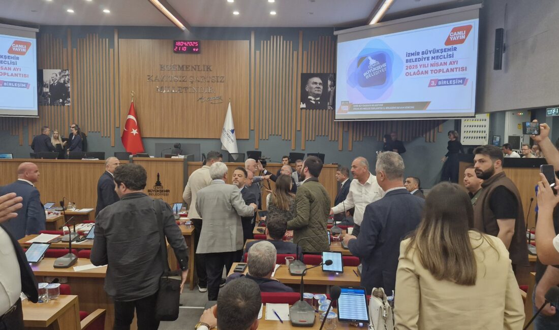 İzmir Büyükşehir Belediyesi Nisan ayı meclis toplantısında faaliyet raporu görüşmeleri