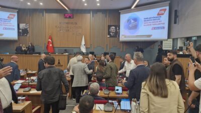 İzmir Büyükşehir Belediyesi Nisan ayı meclis toplantısında faaliyet raporu görüşmeleri