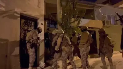 İzmir Cumhuriyet Başsavcılığı koordinasyonunda düzenlenen FETÖ/PDY operasyonunda 9 şüpheli yakalanarak