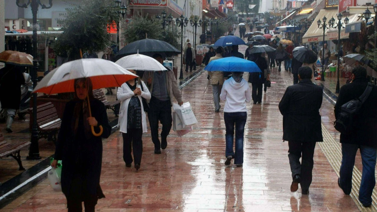 Meteoroloji Genel Müdürlüğü'nden 20 il için sağanak yağış uyarısı geldi.