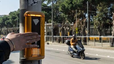 Kent genelinde İzmir Büyükşehir Belediyesi sorumluluğundaki 479 kavşakta, Akıllı Trafik