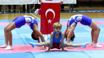 İzmir’de haftaya yayılan 23 Nisan Ulusal Egemenlik ve Çocuk Bayramı