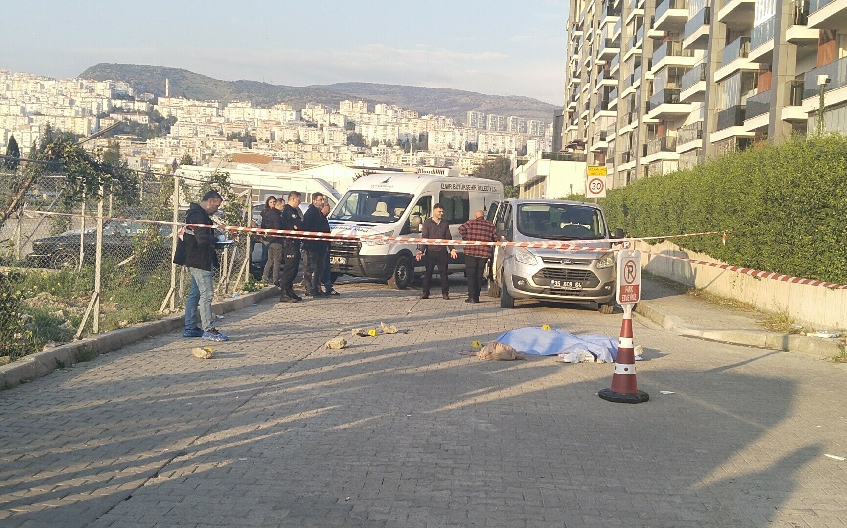 İzmir Çiğli'de yaşanan korkunç olayda, 35 yaşındaki Necat Yorğun, sokakta
