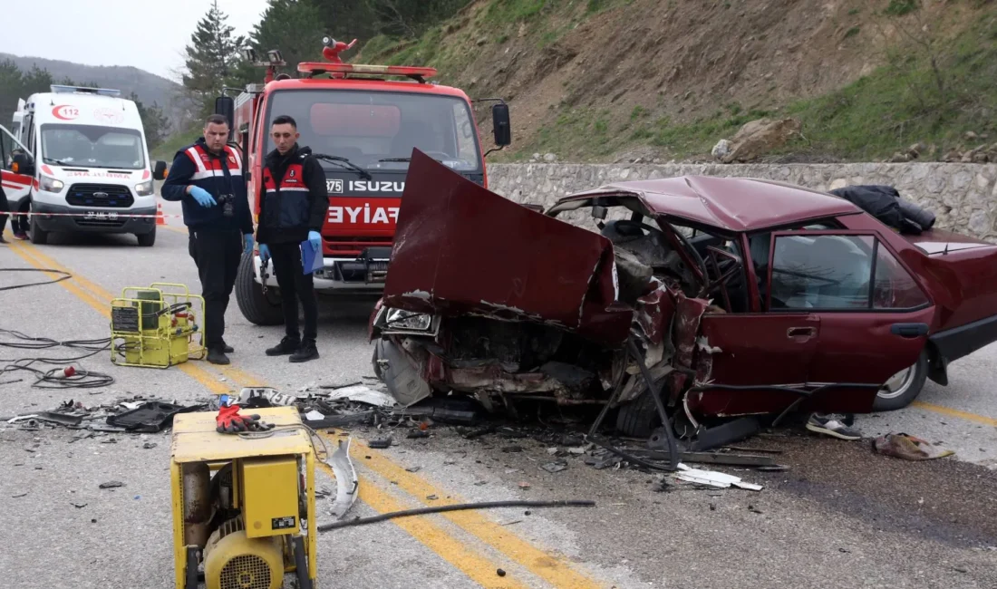 Kastamonu’nun Küre ilçesinde iki otomobilin çarpışması sonucu 3 kişi yaşamını