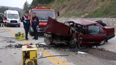 Kastamonu’nun Küre ilçesinde iki otomobilin çarpışması sonucu 3 kişi yaşamını