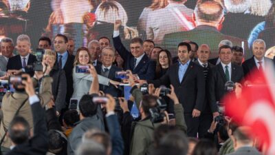 İzmir Büyükşehir Belediye Başkanı Dr. Cemil Tugay, 1 milyar TL