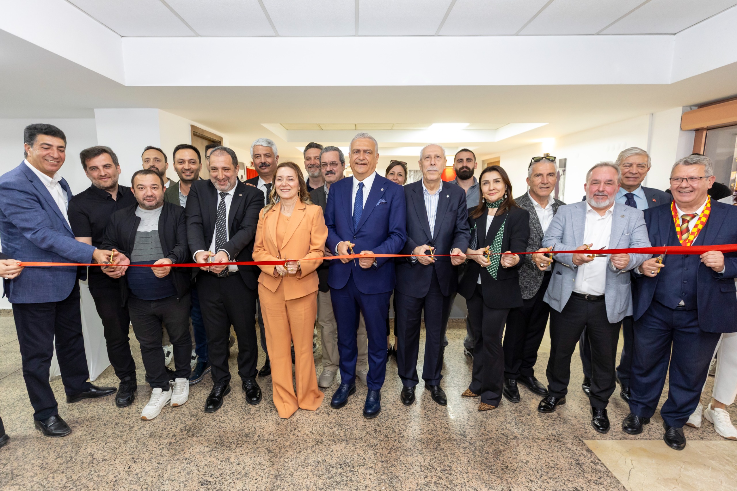 Konak Belediyesi’nin Toros ve Güzelyalı’da hizmete kazandırdığı yeni kütüphaneler ve