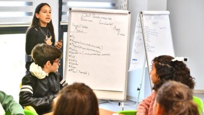 İzmirli çocuklar, kentte kendilerini ilgilendiren konularda söz sahibi olmanın mutluluğunu