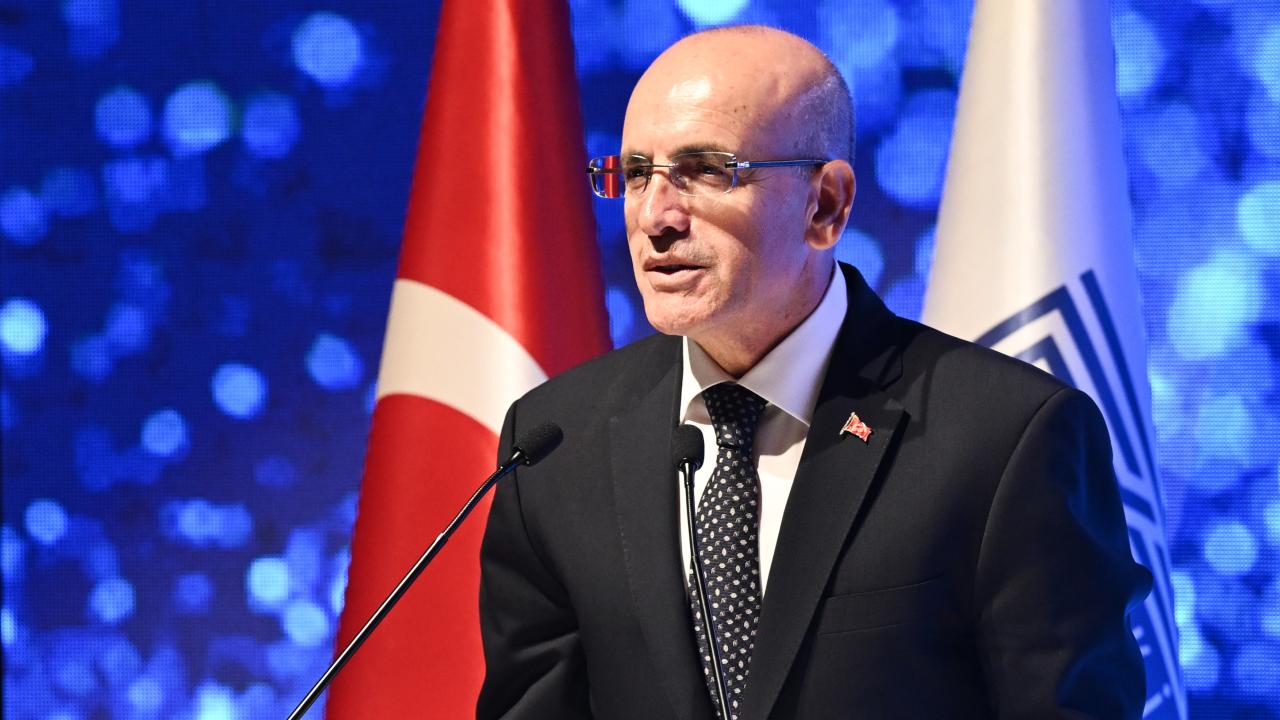Hazine ve Maliye Bakanı Mehmet Şimşek küresel ekonomik gündemin ele