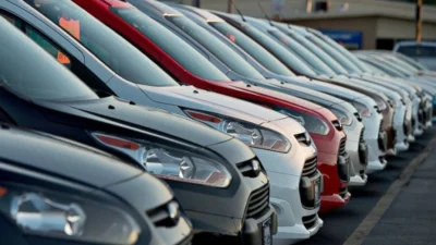 Otomotiv sektöründe fiyatların artacağı beklentisi tüketiciyi harekete geçirdi. Mart ayında