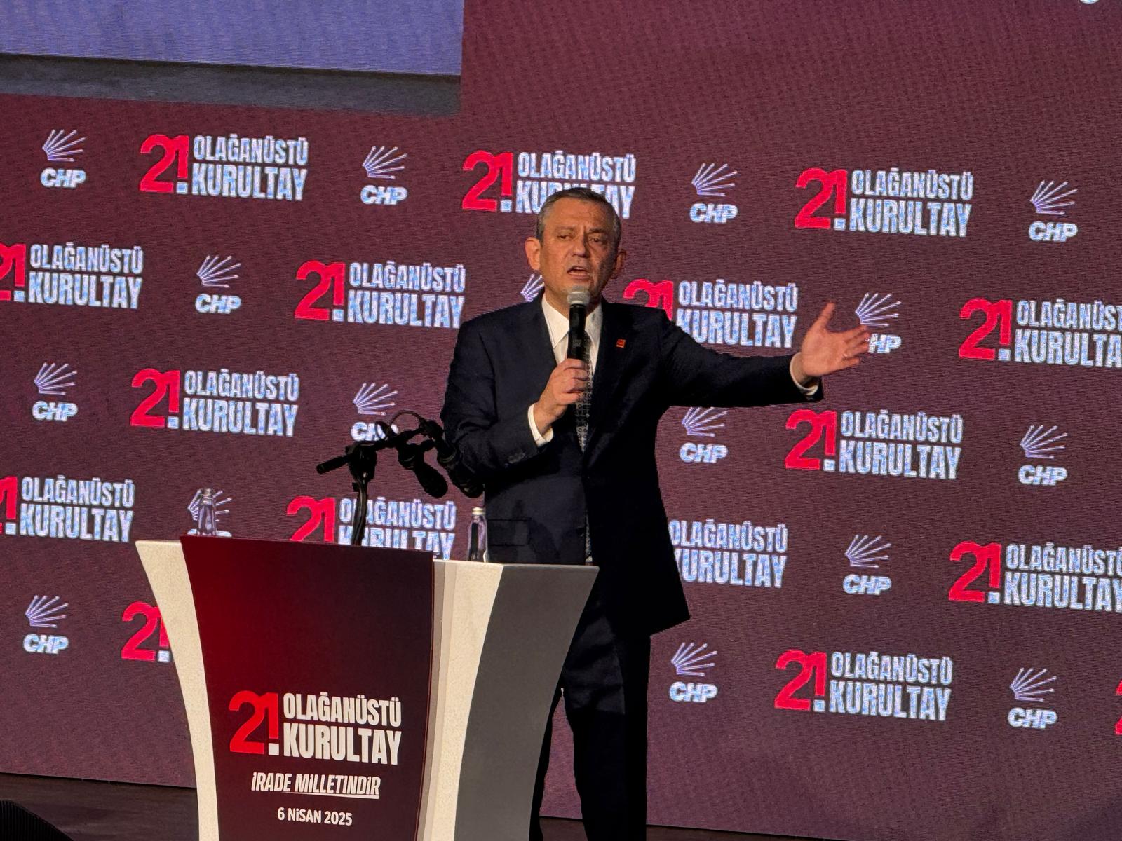 CHP Genel Başkanı Özgür Özel, partisinin 21. Olağanüstü Kurultayı'nda önümüzdeki