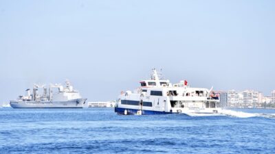 İzmir Büyükşehir Belediyesi’nin deniz turizmini canlandırmak için İZDENİZ konforuyla sürdürdüğü