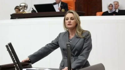 İzmir Milletvekili Seda Kâya Ösen DEVA Partisi’nden istifa etti. Ösen