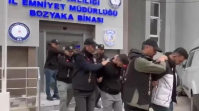 İzmir'in Kemalpaşa ilçesinde çıkan silahlı kavgada bir kişi hayatını kaybetti.