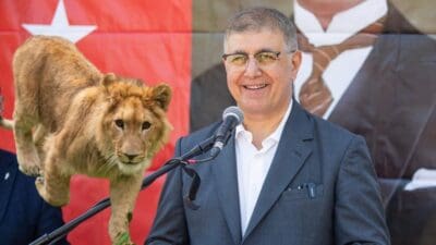 İzmir Büyükşehir Belediye Başkanı Dr. Cemil Tugay, Dünya Veteriner Hekimler