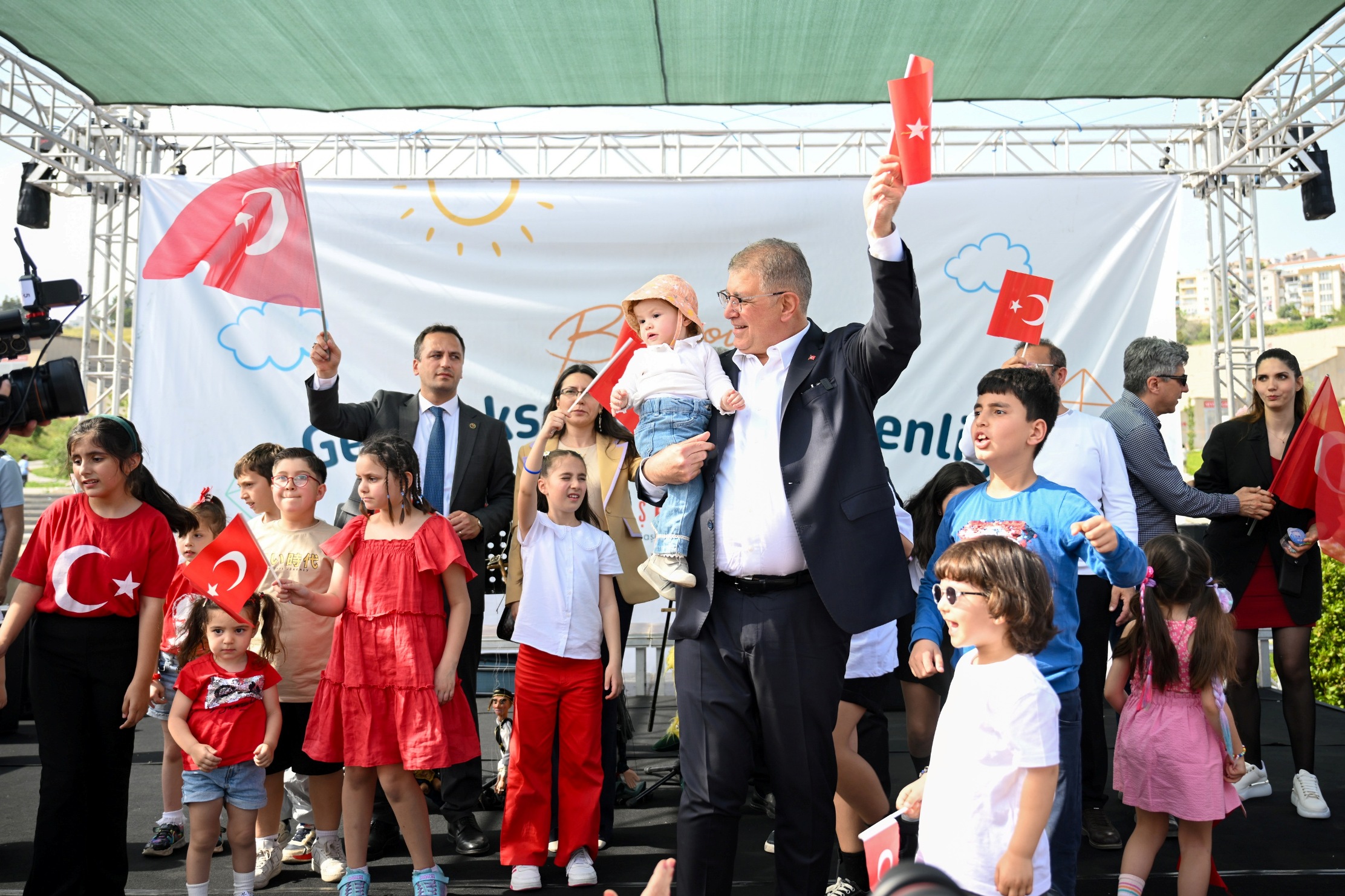 Bornova Belediyesi, 23 Nisan Ulusal Egemenlik ve Çocuk Bayramı’nı Aşık
