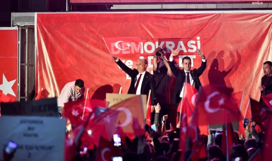 Genel başkanlık yarışından çekilen Antalya Muratpaşa Belediye Başkanı Ümit Uysal,