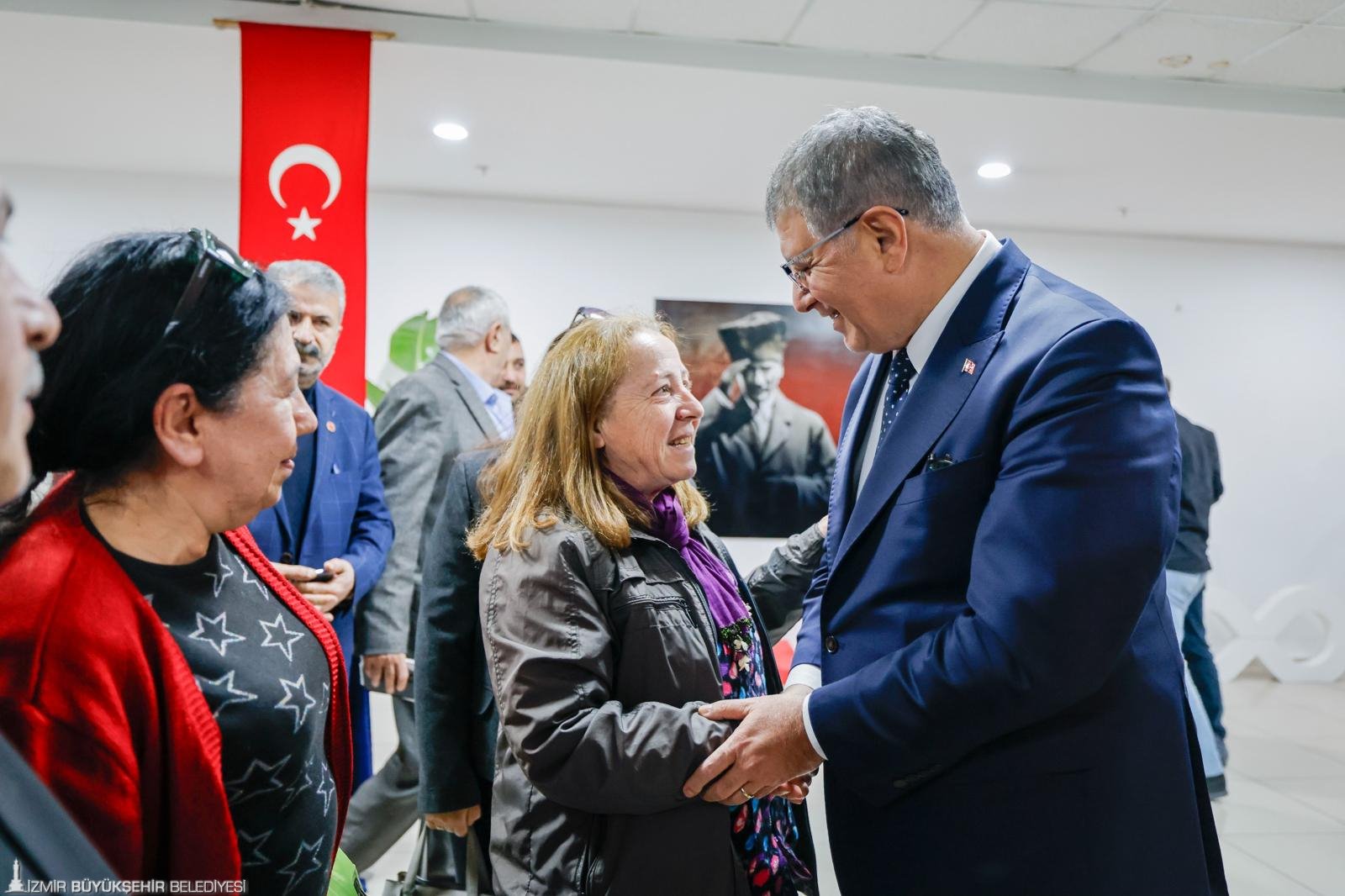 İzmir Büyükşehir Belediye Başkanı Dr. Cemil Tugay, Karabağlar’da yaşanan sorunları