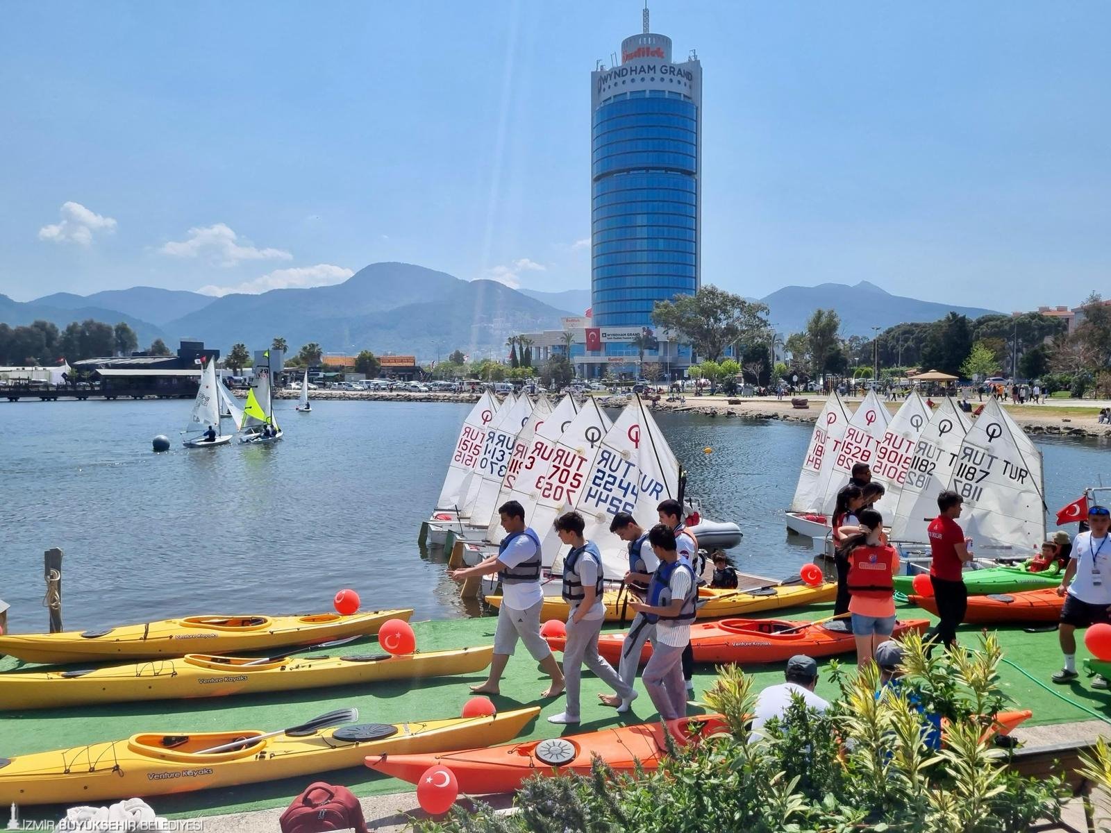 İzmir Büyükşehir Belediyesi, 23 Nisan Ulusal Egemenlik ve Çocuk Bayramı