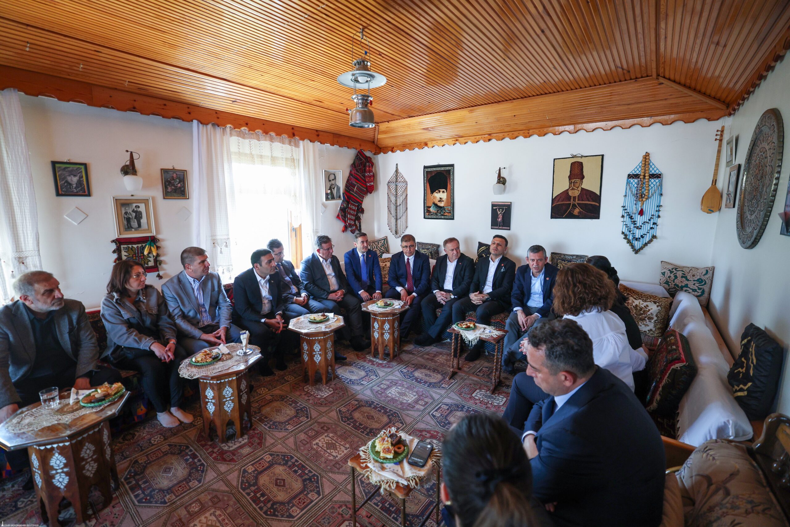 özgür özel