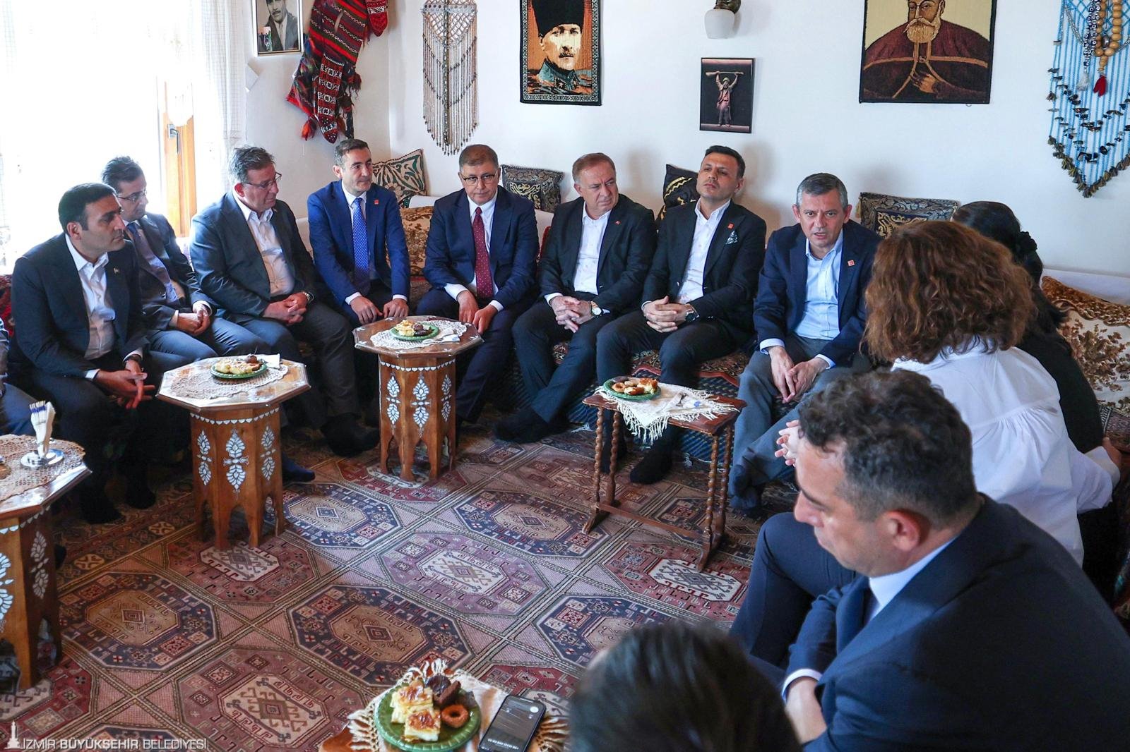 özgür özel