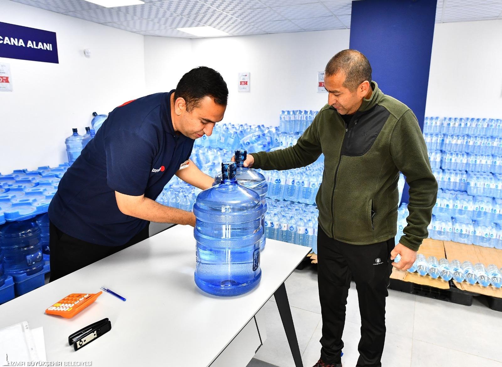 İzmirlileri güvenli alışverişle buluşturmak için hizmete başlayan İZMAR mağazaları, Gel