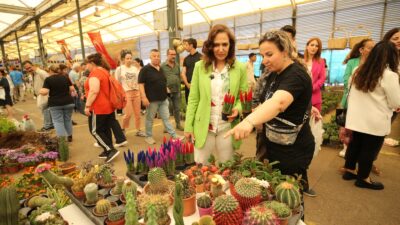 Karşıyaka Belediyesi tarafından bu yıl 22’ncisi düzenlenen Çiçek Festivali, İzmir’in