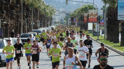 Ulu Önder Atatürk’ün annesi Zübeyde Hanım’ın anıt kabrinin bulunduğu Karşıyaka,