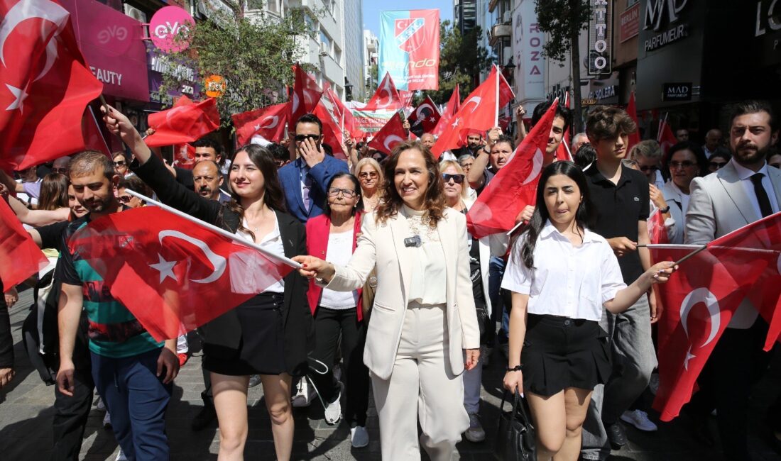 Karşıyaka Belediyesi tarafından düzenlenen 19 Mayıs Korteji, bayram coşkusunu sokaklara