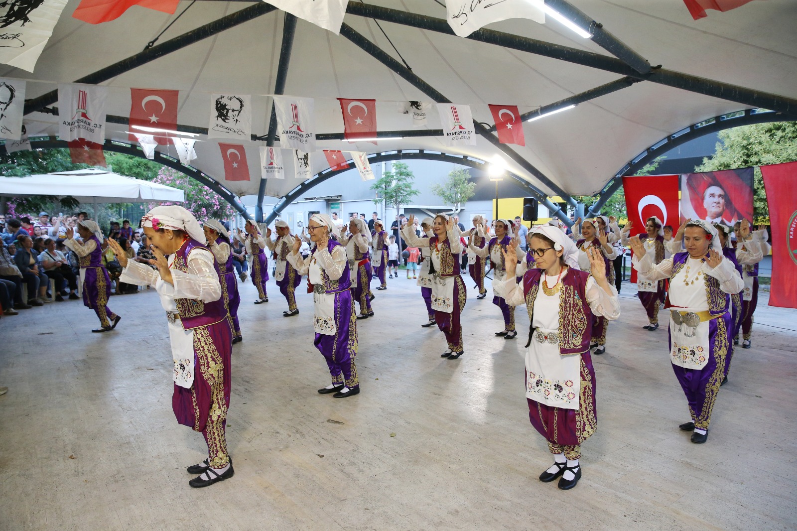 Karşıyaka’da komşuluk bağlarını güçlendirmek, mahalle kültürünü yaşatmak ve dayanışma ruhunu
