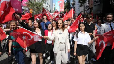 Karşıyaka Belediyesi tarafından düzenlenen 19 Mayıs Korteji, bayram coşkusunu sokaklara