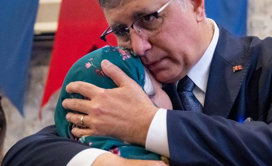 İzmir Büyükşehir Belediye Başkanı Dr. Cemil Tugay, Anneler Günü nedeniyle