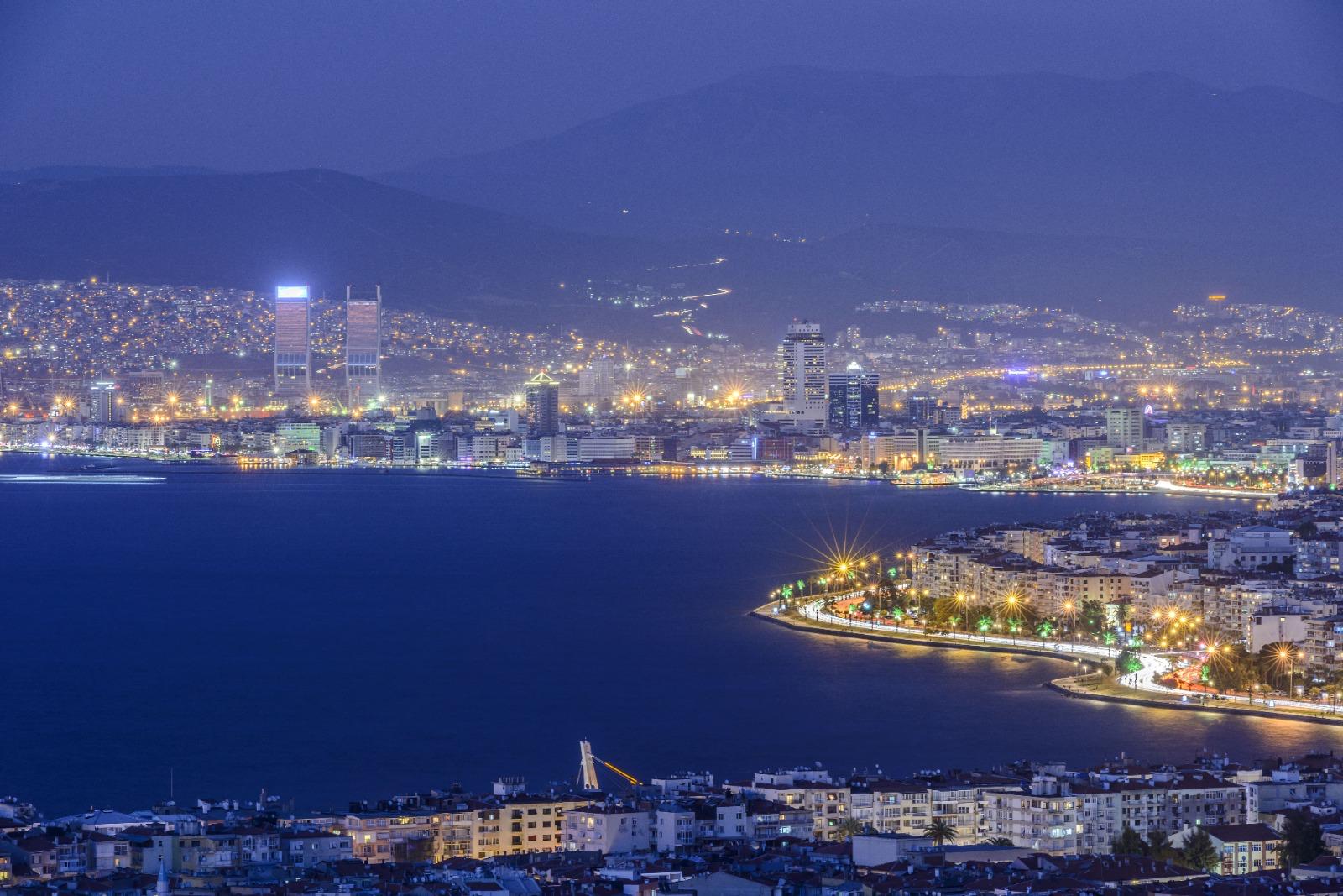 İzmir Büyükşehir Belediyesi’nin akıllı kent vizyonu doğrultusunda “İzmir’in Dijital İkizi”