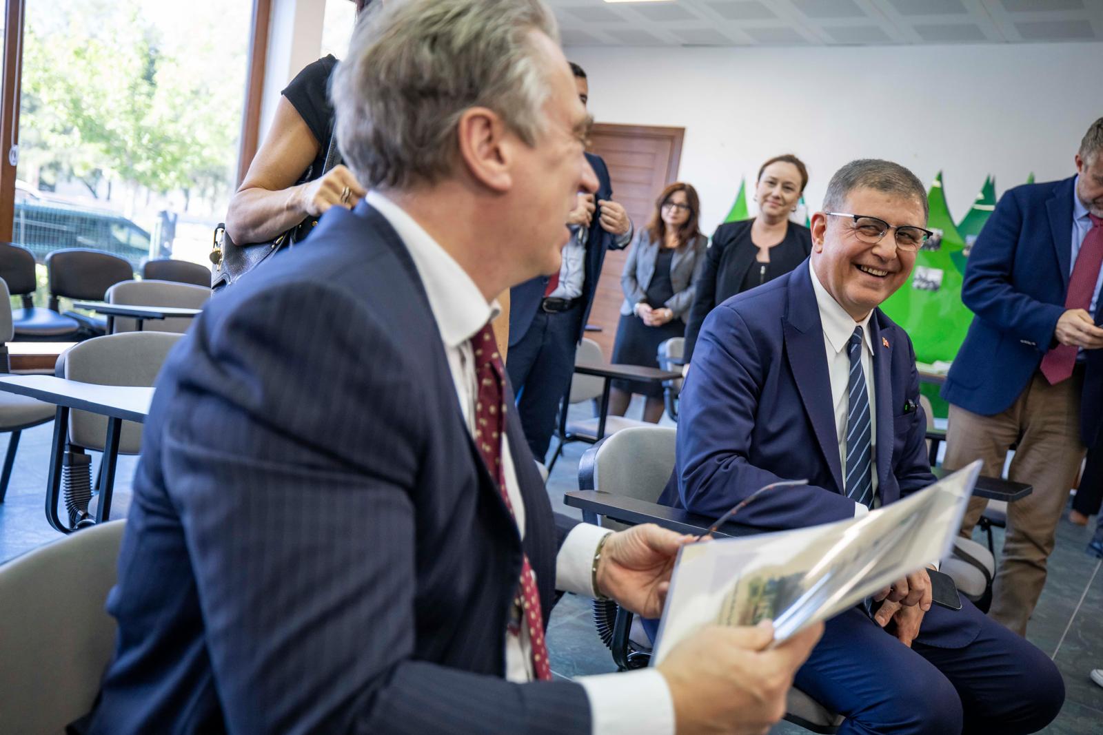 İzmir AB yolunda yeşil dönüşümünü anlattı: Tugay'dan "İklim Nötr Şehir" vurgusu