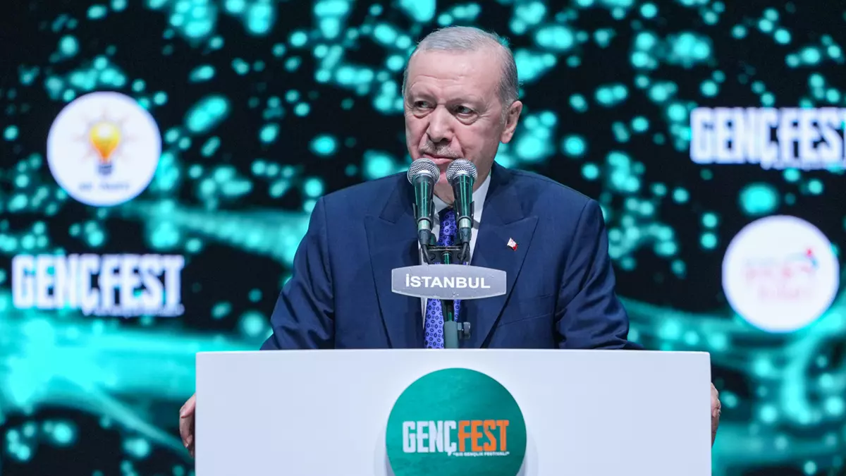 Cumhurbaşkanı Recep Tayyip Erdoğan, İstanbul'da düzenlenen GENÇFEST programında terörle mücadele