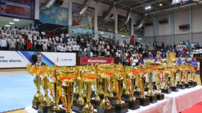 İzmir Büyükşehir Belediyesi Spor Kulübü, çeşitli yarışmalarda madalya kazanan ve