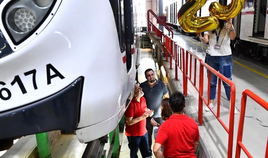 Raylarda geçen 25 Yıl 22 Mayıs 2000’de 11 kilometrelik hat uzunluğuyla hizmete başlayan İzmir