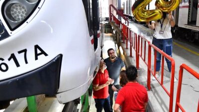 22 Mayıs 2000’de 11 kilometrelik hat uzunluğuyla hizmete başlayan İzmir
