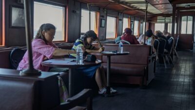 İzmir Büyükşehir Belediyesi, Bergama Vapuru’nu Yükseköğretim Kurumları Sınavı’na (YKS) hazırlanan